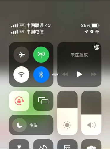 上海苹果手机维修分享iPhone双卡信号解决办法 